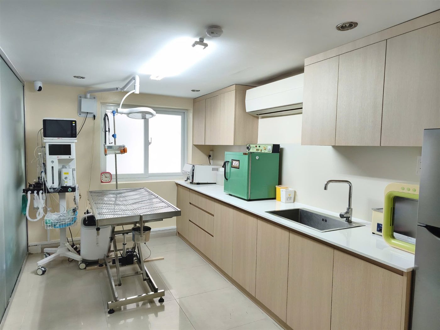 Phòng phẫu thuật thú y tại ACE Animal Medical Center